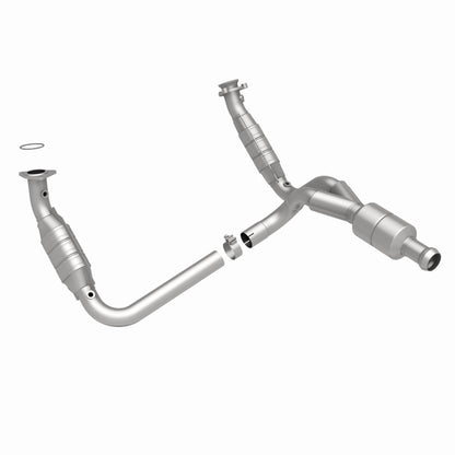 Magnaflow OEM Grade Direct-Fit Catalytic Converter by MagnaFlow Exhaust Products