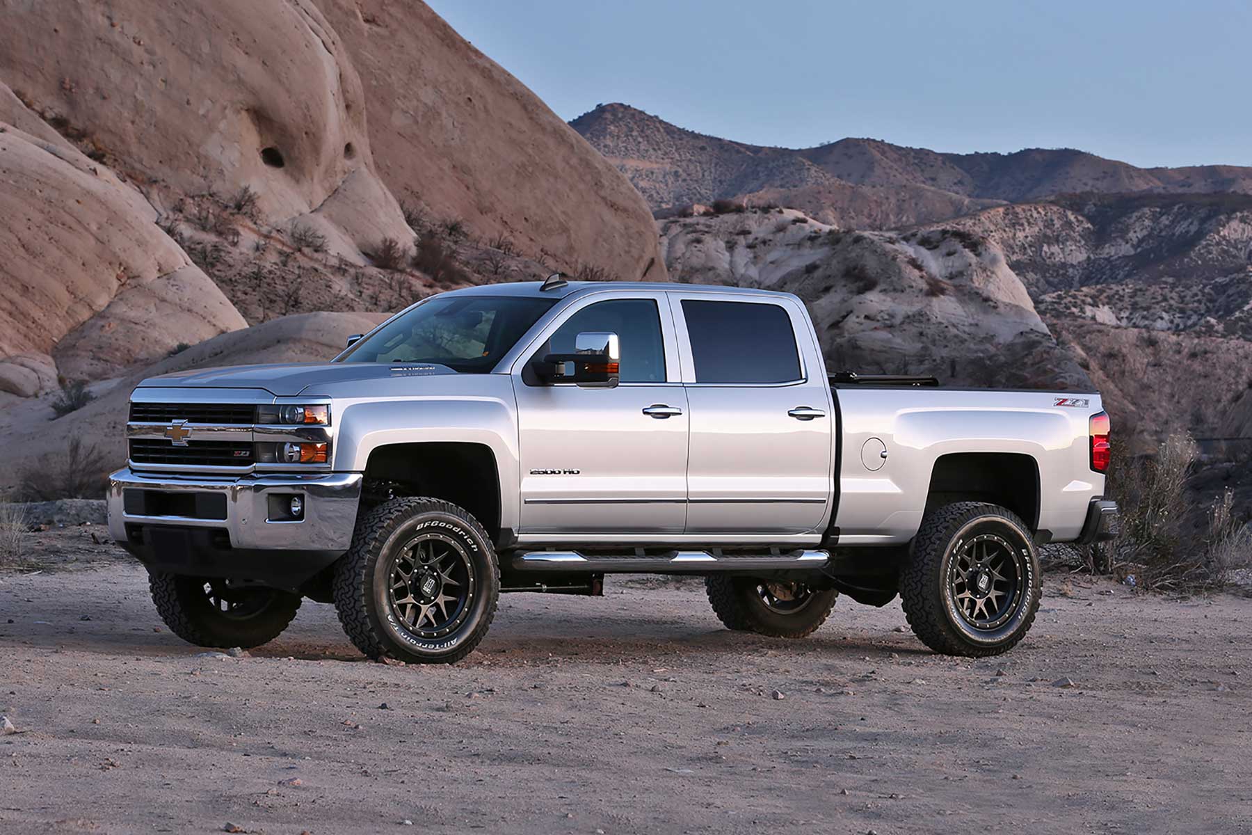 4" BASIC SYS W/PERF SHKS 2011-19 GM 2500HD 2WD/4WD. by Fabtech