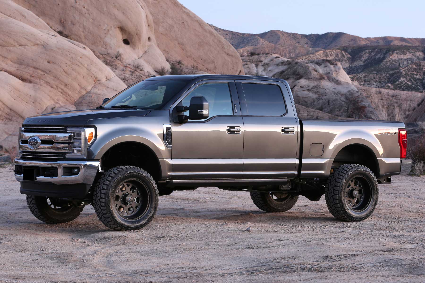 4" BASIC SYS W/STEALTH 17-21 FORD F250/F350 4WD GAS. by Fabtech