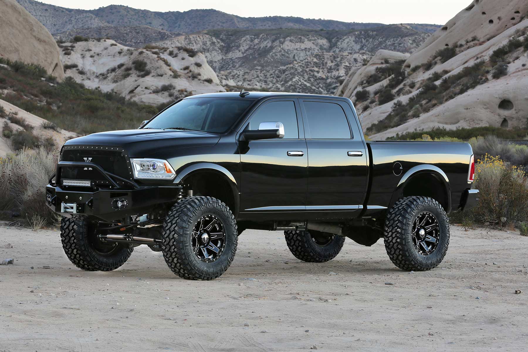 7" RADIUS ARM KIT W/ PERF SHKS 2013-18 RAM 3500 4WD. by Fabtech